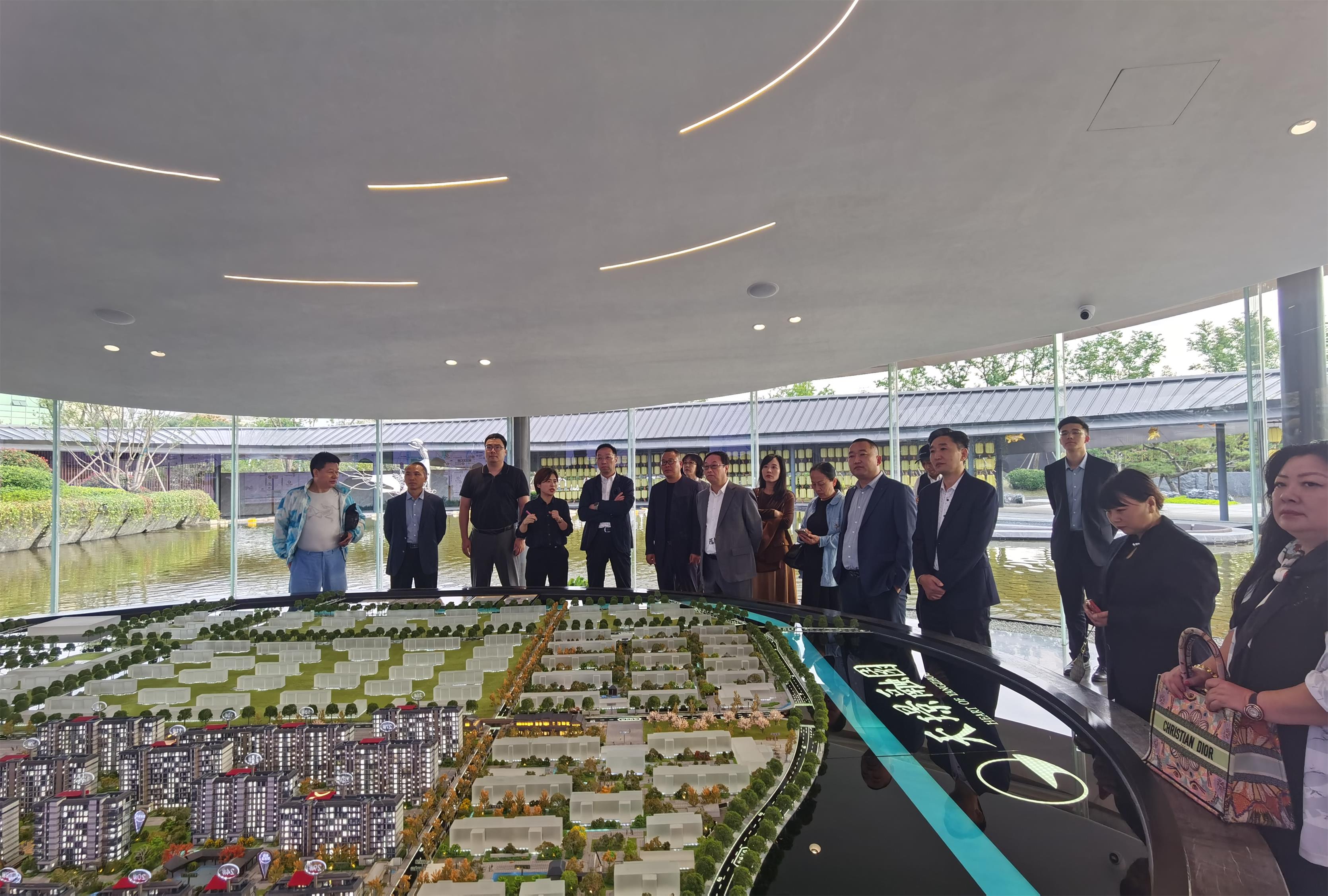 1697439390552114.jpg 6462cd0f70cd64f2b252cd25a77c84f.jpg